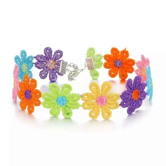 Jewelry - NEW! Colorful Embroidered Daisy Flower Choker